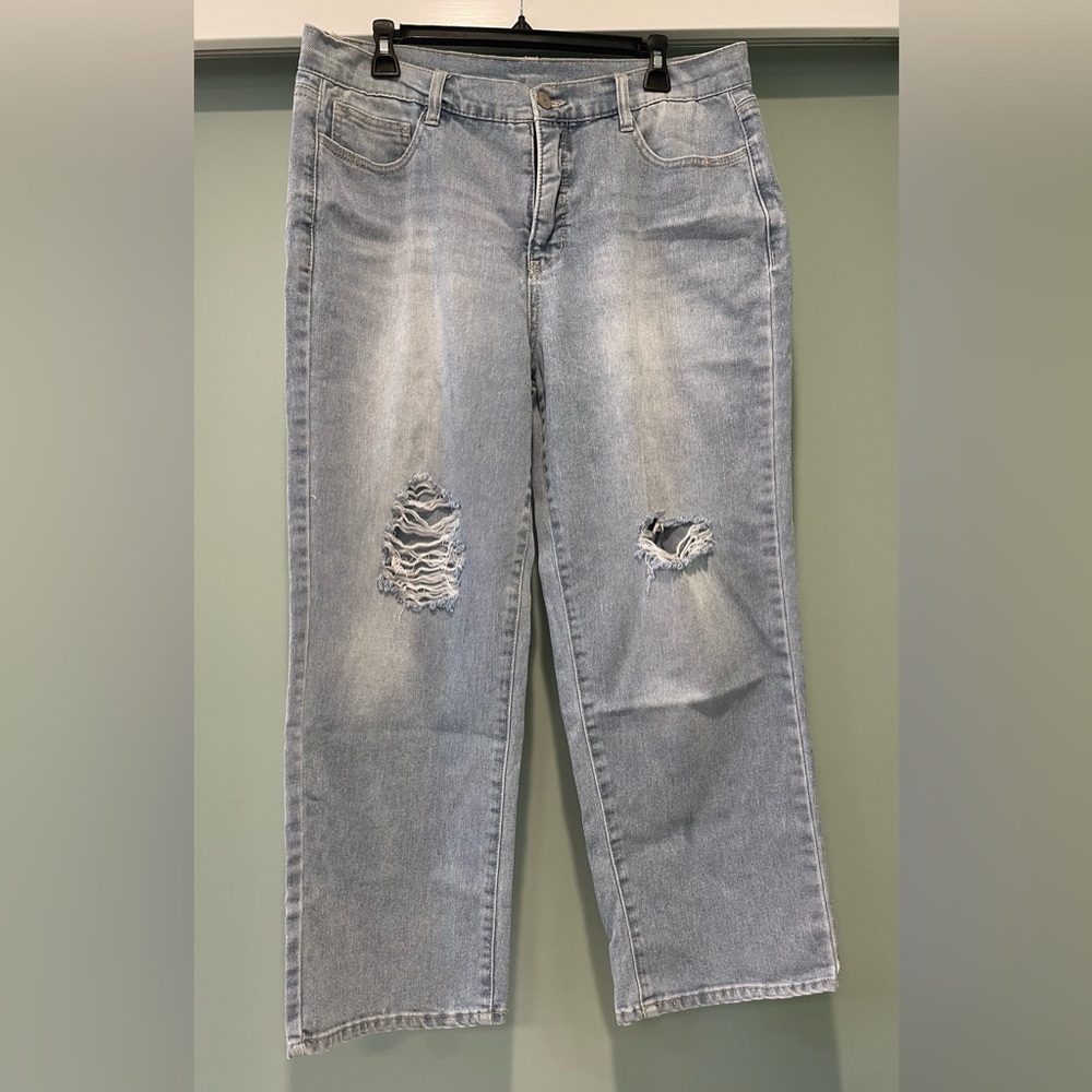 WALLFLOWER ripped boyfriend style jeans